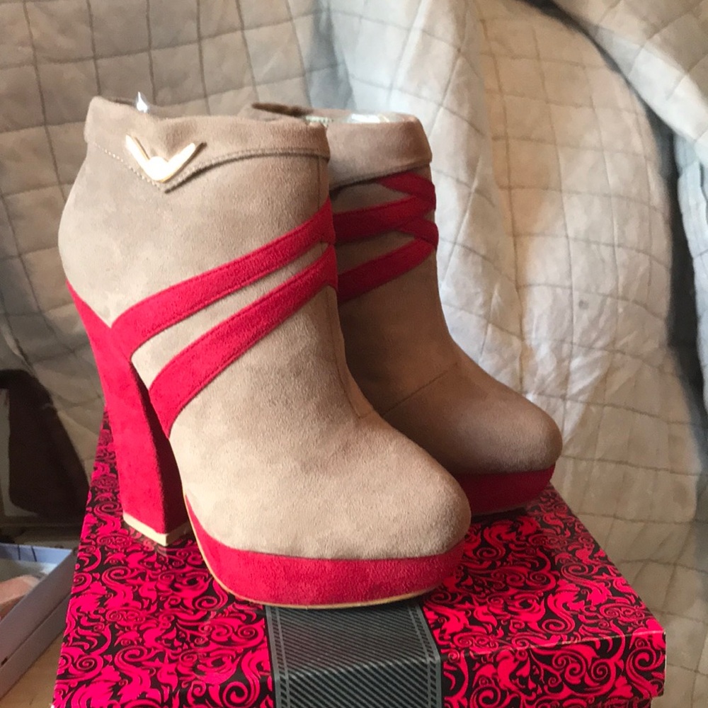 Mochi Platform Ankle Boots